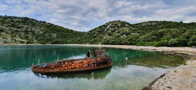 shipwreck-beach