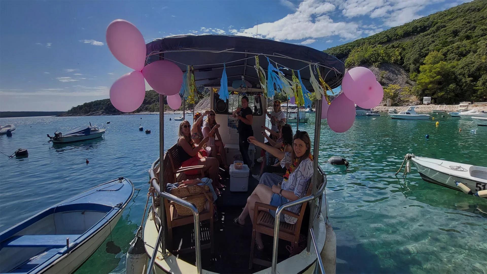 Birthday-Party-on-boat